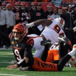 joe-burrow-found-tee-higgins-for-a-td-while-on-the-ground-against-the-browns