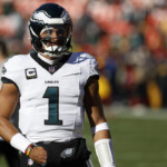 eagles-qb-jalen-hurts-ruled-out-of-game-vs.-commanders-with-concussion,-replaced-by-kenny-pickett