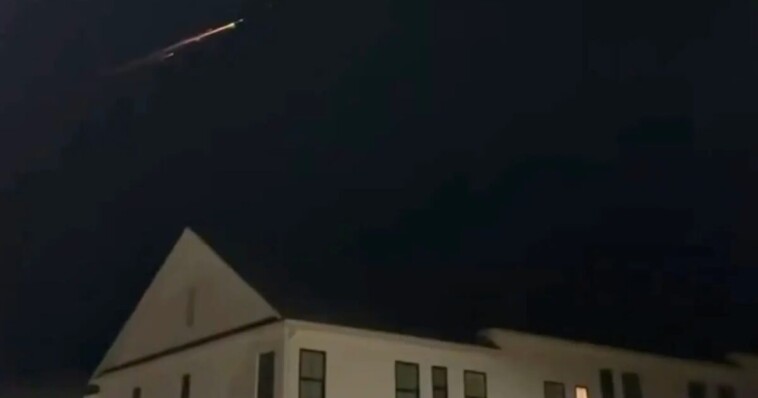 videos:-chinese-satellite-explodes-over-new-orleans-causing-massive-fireballs