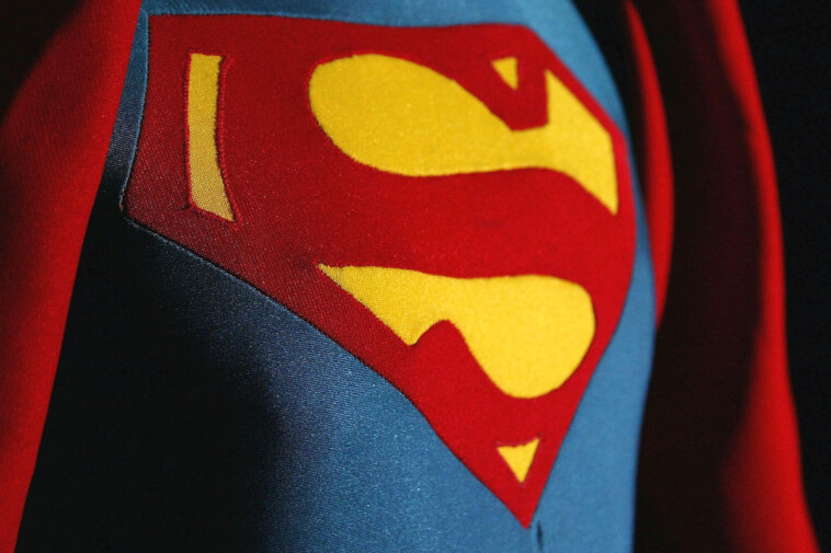 ‘superman’-director-compares-‘battered’-hero-to-united-states