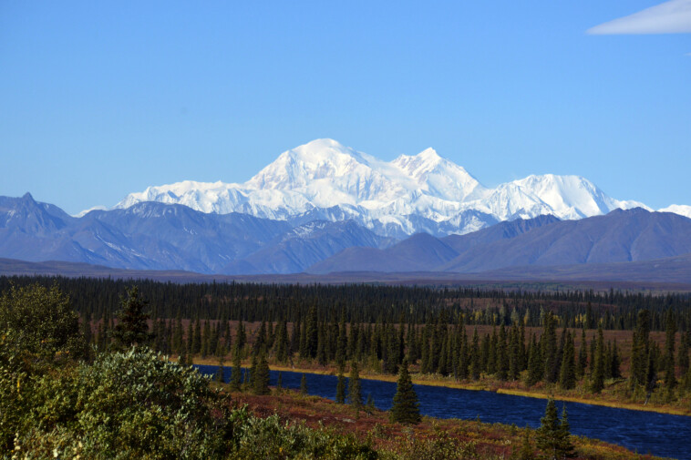 trump-vows-to-give-america’s-tallest-mountain-its-old-name-back,-defying-obama-change