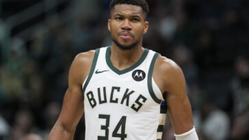 giannis-antetokounmpo,-bucks-miffed-they-were-left-off-nba’s-christmas-day-slate:-‘i’m-pissed’