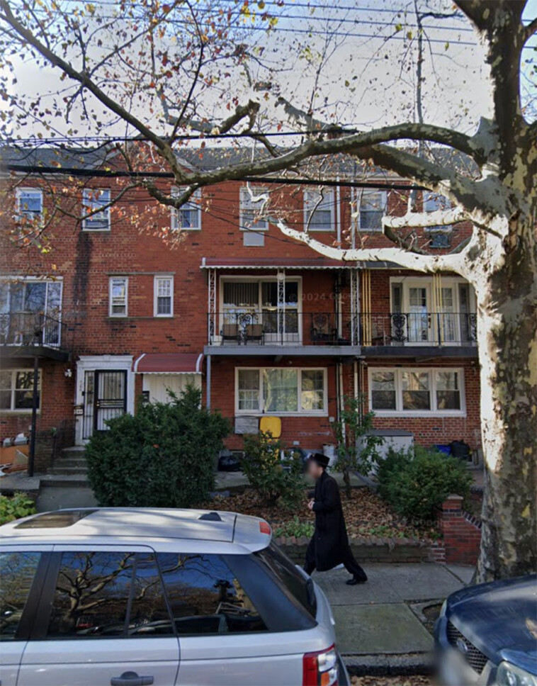 woman,-47,-fatally-stabbed-in-nyc-home,-15-year-old-son-hurt-trying-to-intervene:-cops