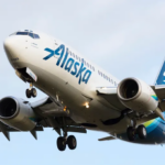 woman-climbs-onto-wing-of-alaska-airlines-plane-at-seattle-airport-due-to-‘anxiety’