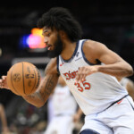 wizards’-marvin-bagley-leaves-loss-to-thunder-early-after-gruesome-knee-injury