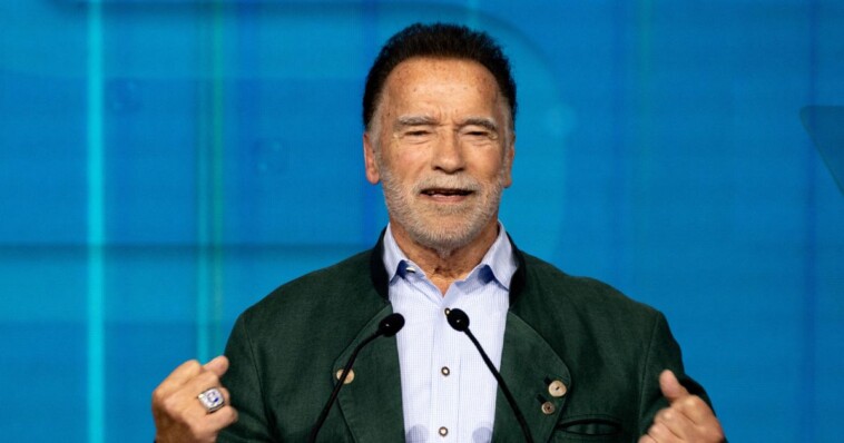 fans-worried-after-arnold-schwarzenegger-is-spotted-slowly-walking-the-streets-of-new-york:-‘aged-200-years-in-2-months’