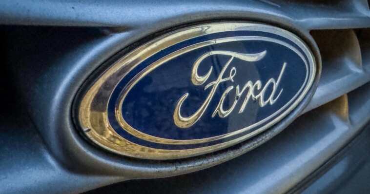 ford-donates-eye-watering-amount-of-cash-for-trump’s-inauguration-along-with-vehicle-fleet