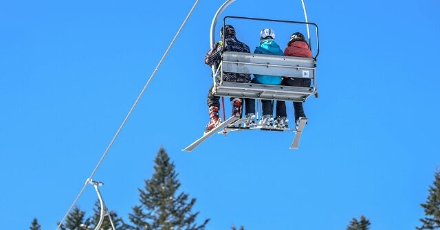 watch:-over-170-stranded-ski-lift-passengers-rescued-in-colorado