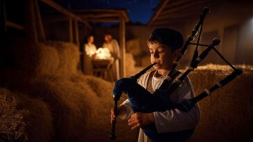 little-drummer-boy-finally-leaves-the-stable-and-oh-no!-here-comes-little-bagpipe-boy!