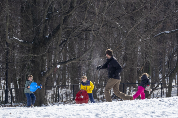 nyc-sees-first-white-christmas-eve-in-over-two-decades-—-but-it-won’t-last