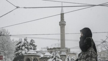 tens-of-thousands-left-without-power-amid-snowstorm-in-the-balkans