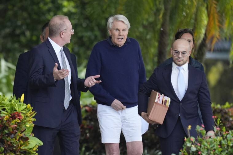 lawyers-for-ex-abercrombie-ceo-michael-jeffries-say-dementia-may-leave-him-incompetent-to-face-sex-charges