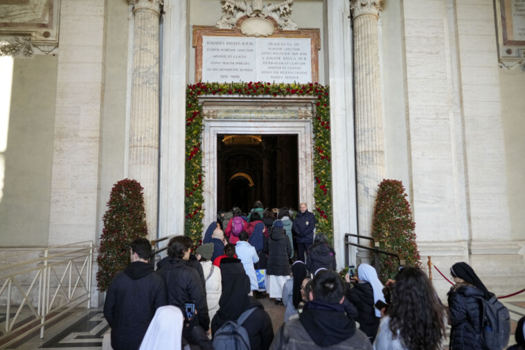 pilgrims-traverse-vatican-holy-door-as-christmas-marks-the-start-of-the-2025-holy-year