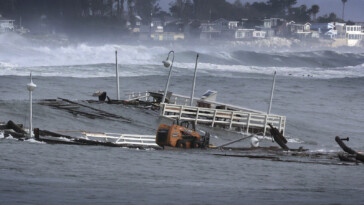 stunning-images-show-santa-cruz-wharf-collapse-into-sea-as-deadly-storm-turns-pier-into-splinters