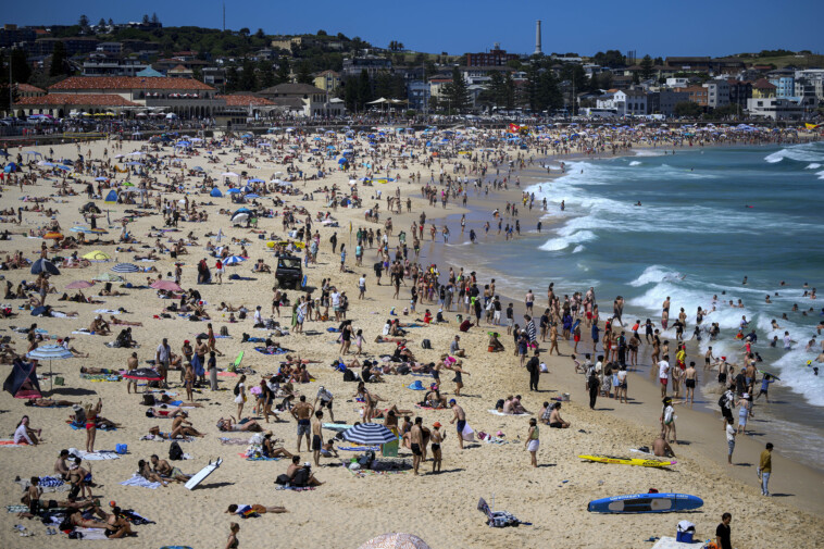 ‘insane’-scenes-at-sydney’s-christmas-day-beach-bash