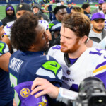 jets-castoffs-geno-smith-and-sam-darnold-share-wholesome-moment-after-seahawks-vikings-game