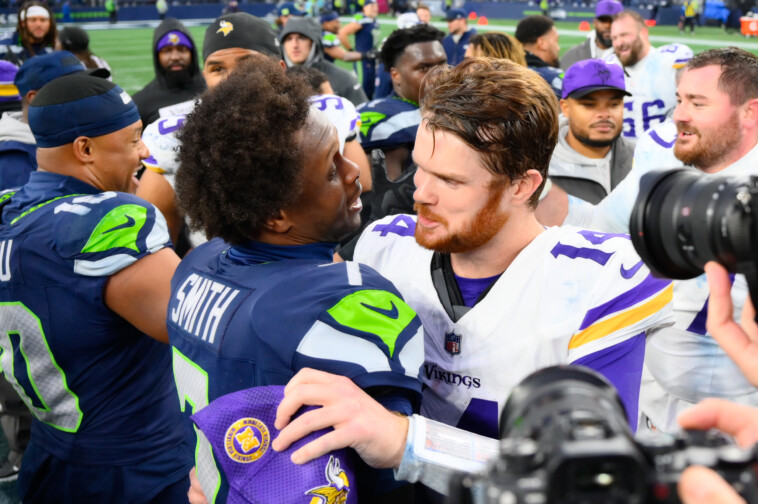 jets-castoffs-geno-smith-and-sam-darnold-share-wholesome-moment-after-seahawks-vikings-game