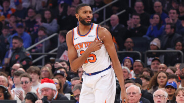 mikal-bridges-saves-knicks-from-grinch-victor-wembanyama-in-christmas-thriller