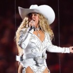 beyonce’s-finger-gun-gesture-during-nfl-halftime-show-sparks-jokes-among-fans