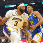 lakers-star-anthony-davis-leaves-christmas-game-vs.-warriors-early-after-rolling-ankle