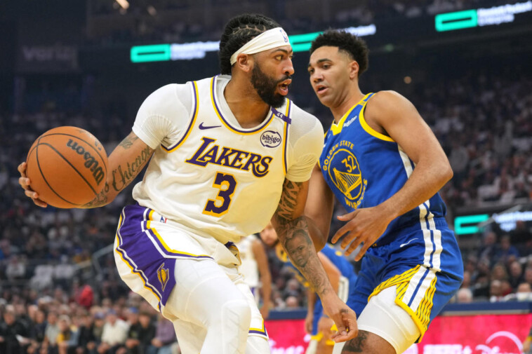 lakers-star-anthony-davis-leaves-christmas-game-vs.-warriors-early-after-rolling-ankle