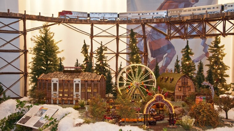 8-holiday-train-rides-and-toy-train-shows-for-travelers-in-this-festive-season