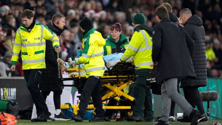 west-ham-gk-fabianski-‘alert’-after-scary-collision