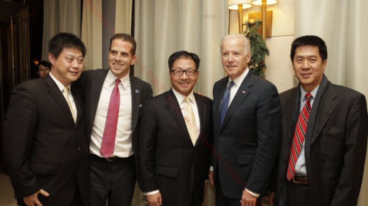 joe-biden-poses-with-hunter’s-chinese-business-associates-in-newly-surfaced-photos:-‘incredibly-damning’