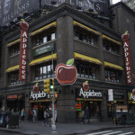 nyc-applebee’s-jacked-up-price-of-already-expensive-new-year’s-eve-ball-drop-tickets