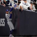 dodgers’-mookie-betts-shares-message-to-yankees-fans-who-tried-to-pry-ball-out-of-his-glove-in-world-series