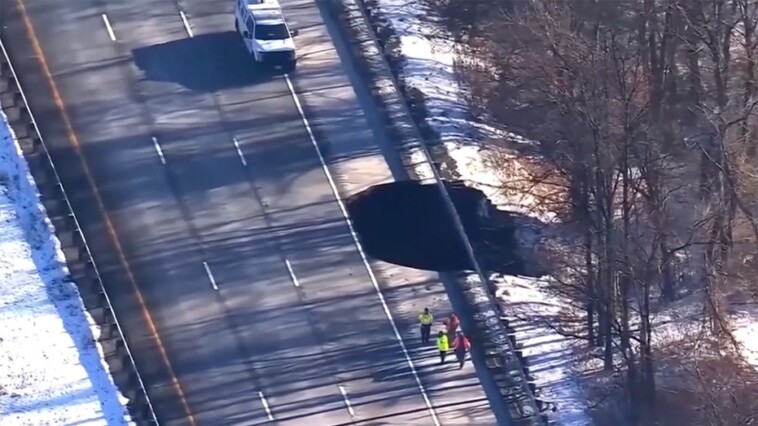 sinkhole-in-new-jersey-keeps-i-80-closed-after-a-section-collapses-into-an-abandoned-mine