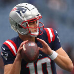 patriots-rookie-qb-drake-maye-cleared-after-concussion-test,-returned-to-game-vs.-chargers