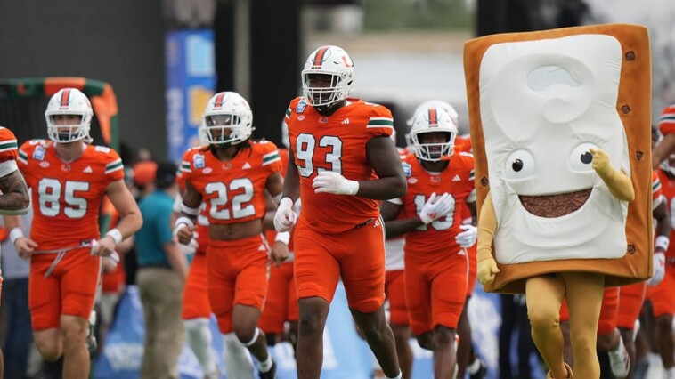 miami-teammates-fight-on-sideline-during-pop-tarts-bowl