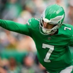 nfl-fans-mock-eagles’-kenny-pickett-over-bizarre-play-that-led-to-fumble