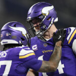 nfl-scores:-vikings-top-packers,-dolphins-beat-browns-as-both-clubs-keep-their-playoff-dreams-alive