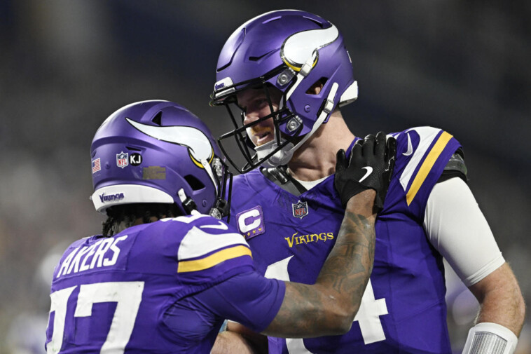 nfl-scores:-vikings-top-packers,-dolphins-beat-browns-as-both-clubs-keep-their-playoff-dreams-alive