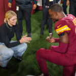 commanders-player-jeremy-reaves-proposes-to-girlfriend-on-field-after-team-clinches-playoff-berth-in-overtime