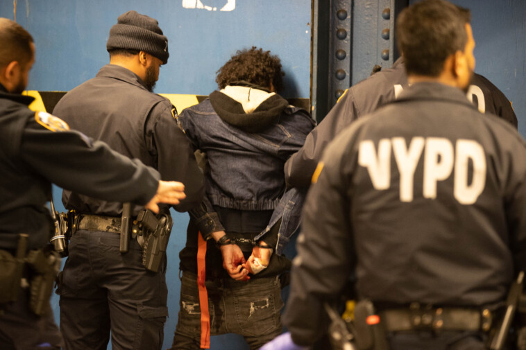 subway-stabbing-suspect-arrested-after-slashing-victim-in-the-neck-on-platform:-cops