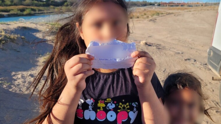 smugglers-abandon-two-migrant-girls-at-southern-border-with-note-to-authorities