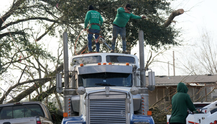 4-dead-after-tornadoes-rip-through-south-bringing-torrential-rain,-wind