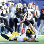 bowl-season-winners-and-losers:-mizzou’s-late-4th-down-stop-in-music-city-bowl-gives-the-tigers-consecutive-10-win-seasons