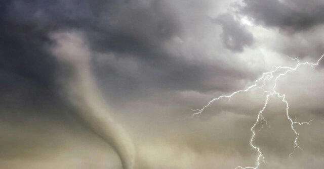 video:-at-least-four-dead-after-more-than-40-tornadoes-hit-southern-us.