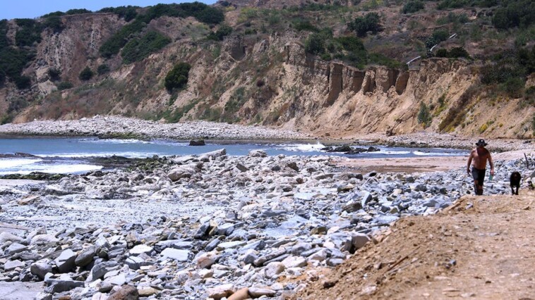 police-investigating-after-hiker-finds-badly-decomposed-body-hundred-of-yards-down-california-cliffside