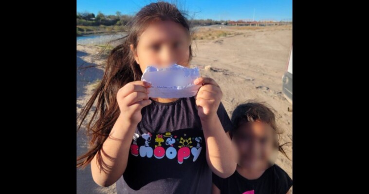 two-young-girls-discovered-at-southern-border-with-nothing-but-a-handwritten-note