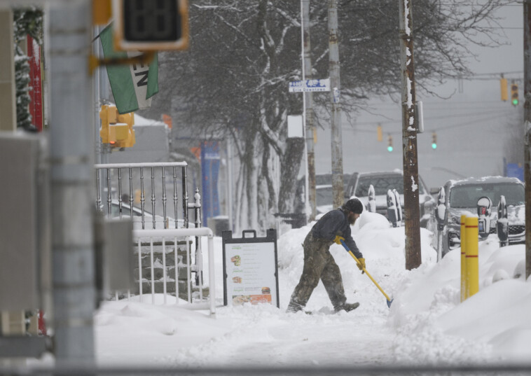 great-lakes-region-braces-for-feet-of-snow-to-kick-off-new-year