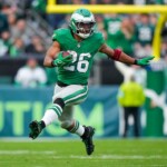 eagles-head-coach-nick-sirianni-says-he’ll-meet-with-staff,-players-about-saquon-barkley’s-chase-for-record