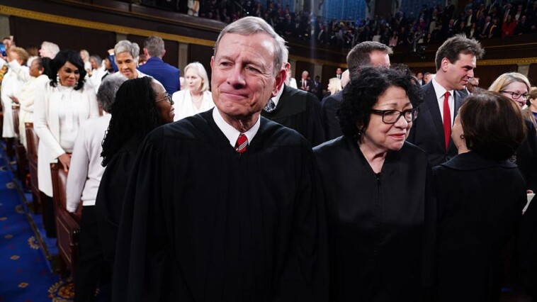 supreme-court-chief-justice-roberts-issues-warning-on-‘judicial-independence’-weeks-before-trump-inauguration