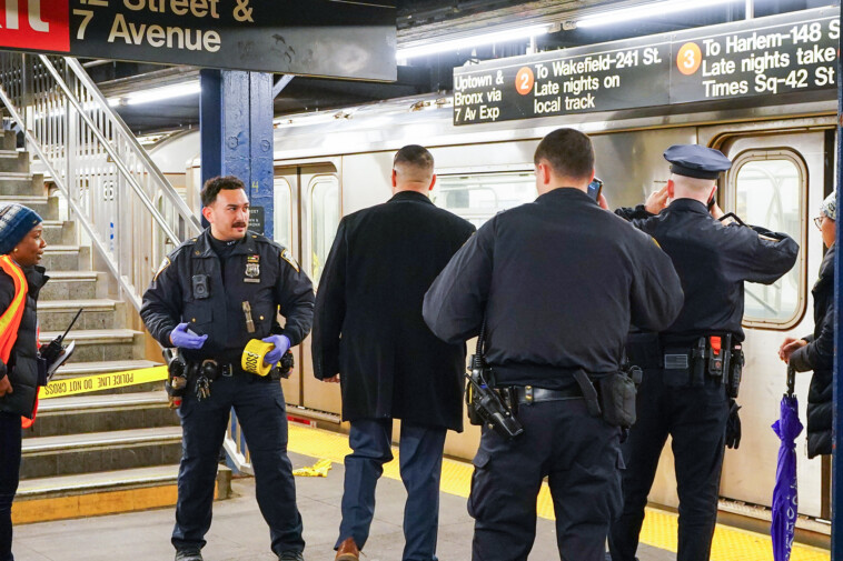 2-men-stabbed-in-new-year’s-day-attacks-on-the-rails-as-nyc-transit-violence-continues:-cops