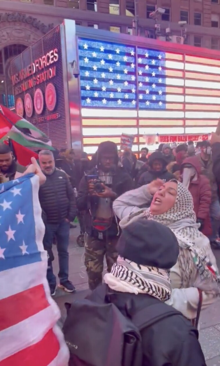 nyc-anti-israel-protesters-call-for-‘intifada-revolution’-hours-after-isis-flag-wielding-terrorist-killed-at-least-15-in-new-orleans