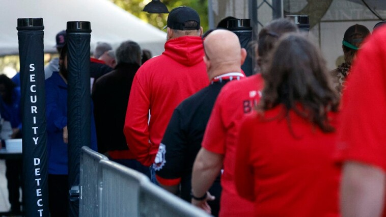 superdome-welcomes-sugar-bowl-fans-after-new-orleans-terror-attack